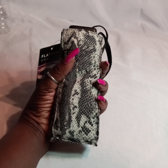 Shed Rain Flatware Umbrella - Picture 6 of 6